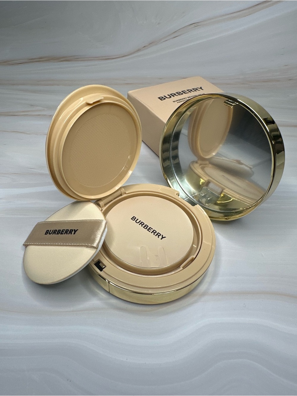 Burberry Beyond Wear Perfecting Matte Cushion SPF 15 10 Fair Warm NIB
